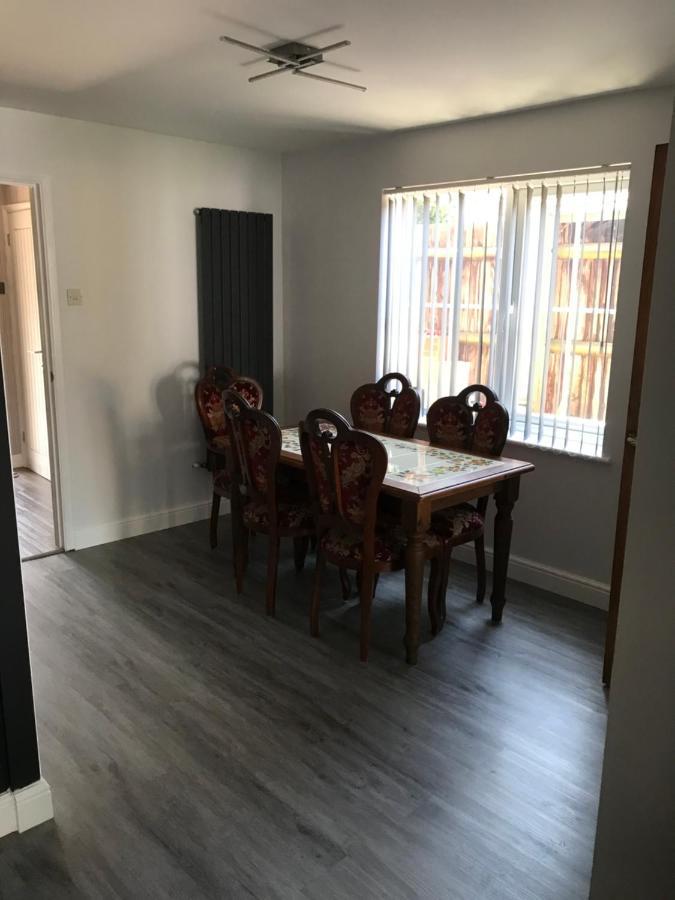 Double Room Next To Burnham Elizabeth Line Station Slough Exterior photo